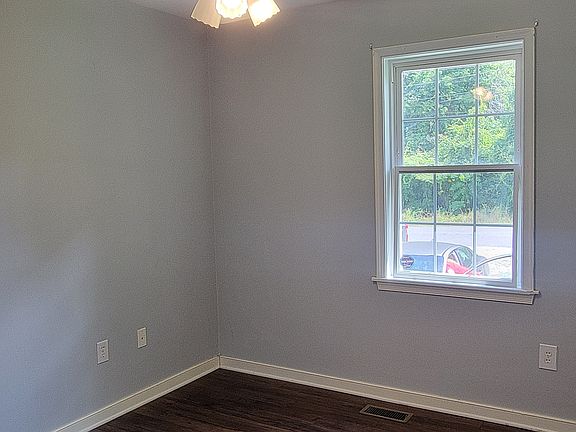 5th image of 9210 Oak Lawn St