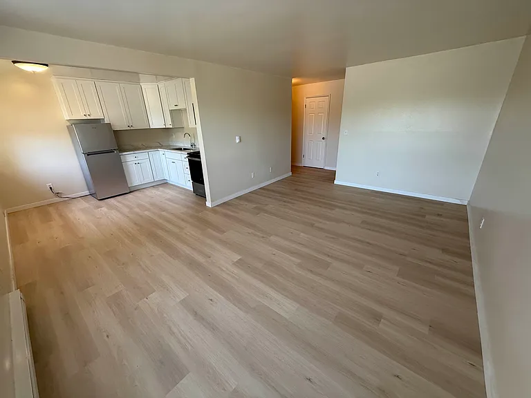 4754 22nd Ave NE #8 — Photo 6
