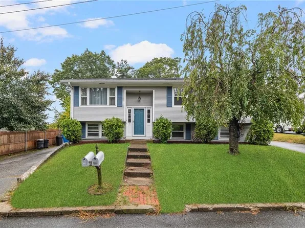 11 Sutcliffe Ave, Lincoln, RI 02865