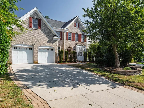 9220 Meadow Mist Ct, Raleigh, NC 27617