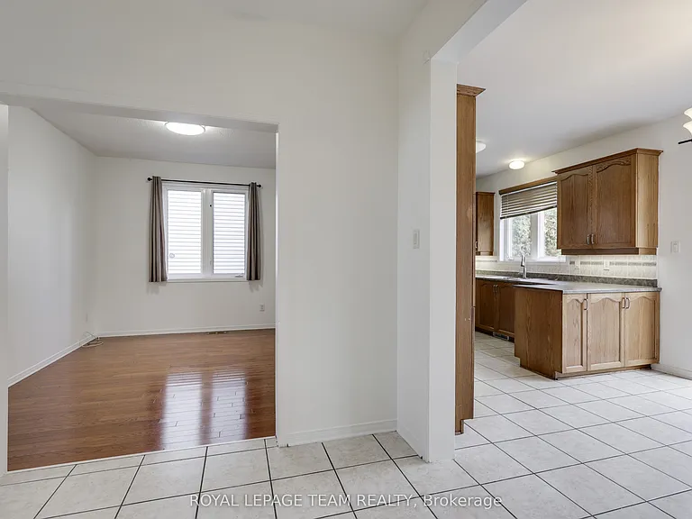 35 Norgold Cres — Photo 18