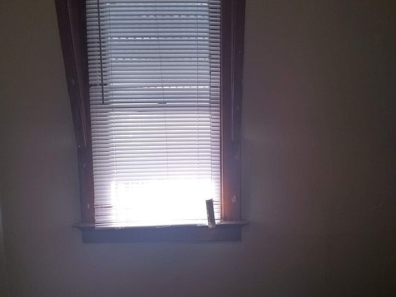 2nd image of 909 1/2 20th St