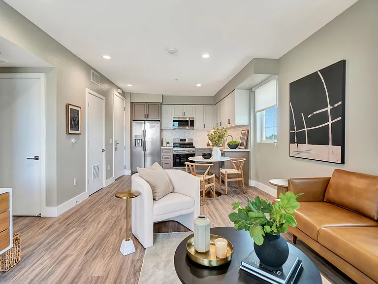 LaBrea & 12th Apartments — Photo 27