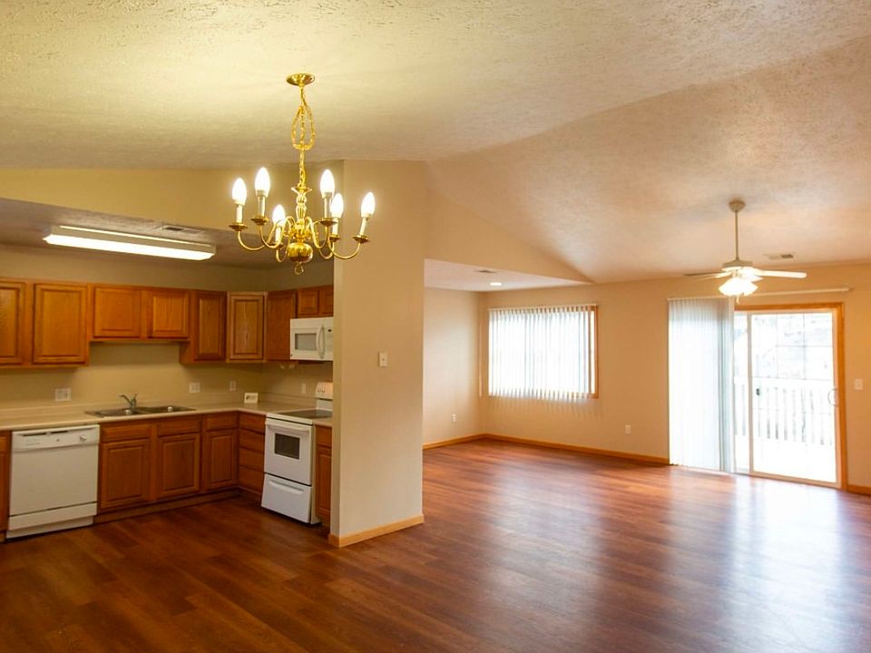 Crestview Kitchen/Living Room