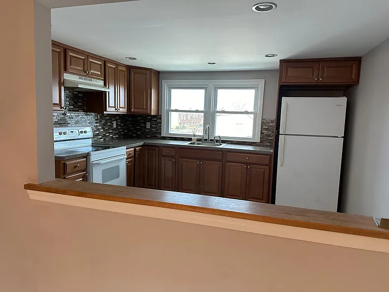 360 West Dr — Photo 5