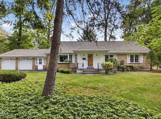 1002 N Country Club Dr, Niskayuna, NY 12309