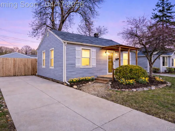 569 E Guthrie Ave, Madison Heights, MI 48071