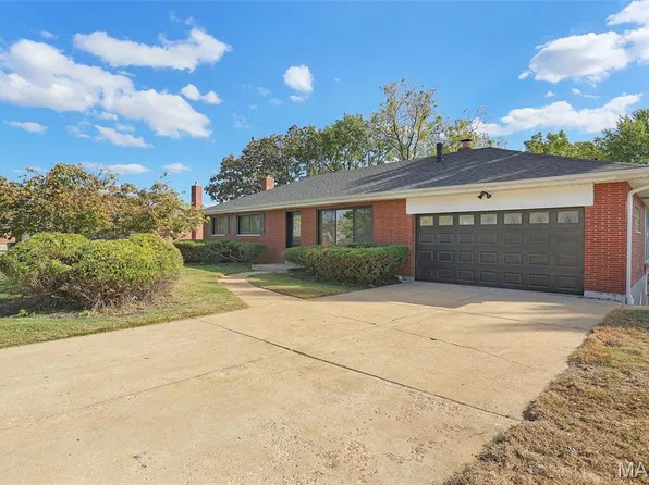 11820 Parklind Dr, Saint Louis, MO 63127