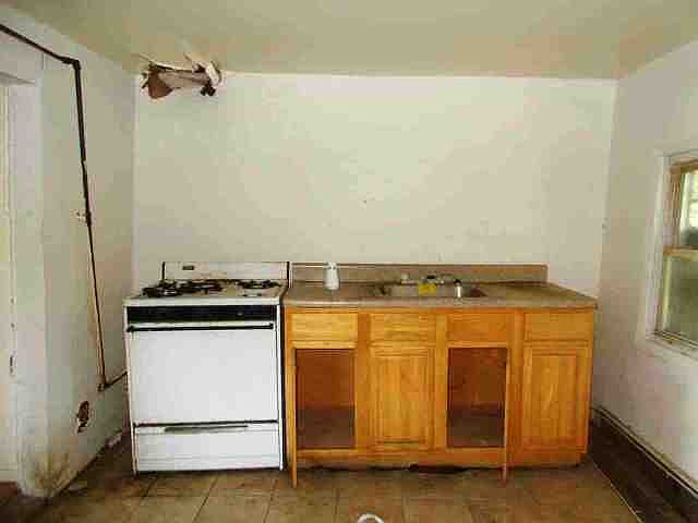 2nd image of 617 E 23rd St