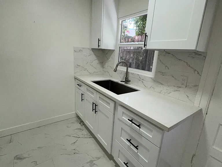 853 N Alta Vista Blvd #10 — Photo 1