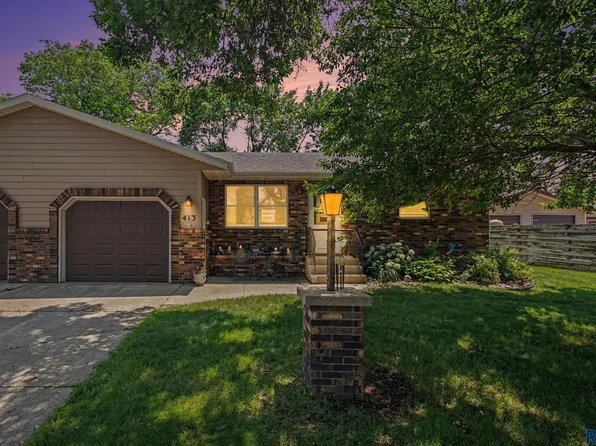413 SE 8th St #4, Madison, SD 57042