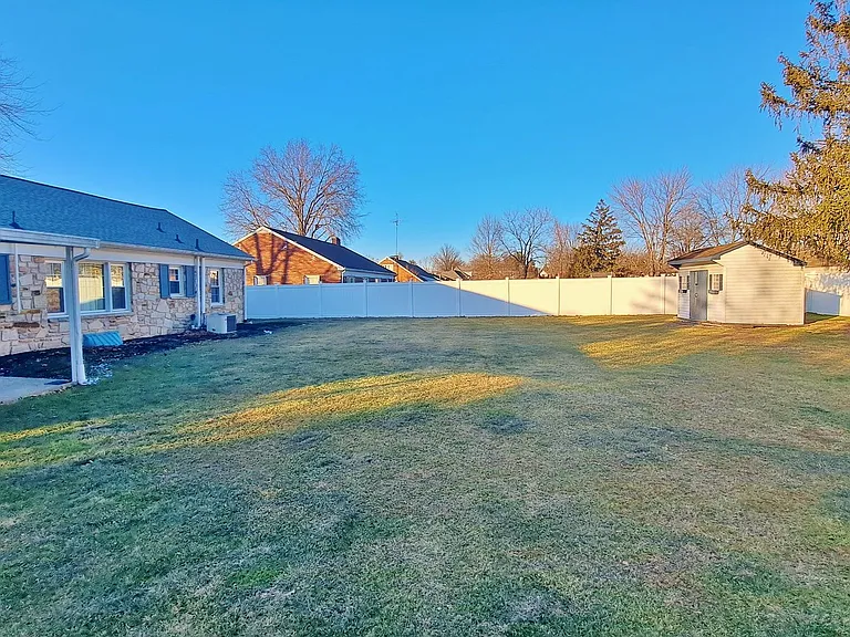1170 Westminster Ave — Photo 46