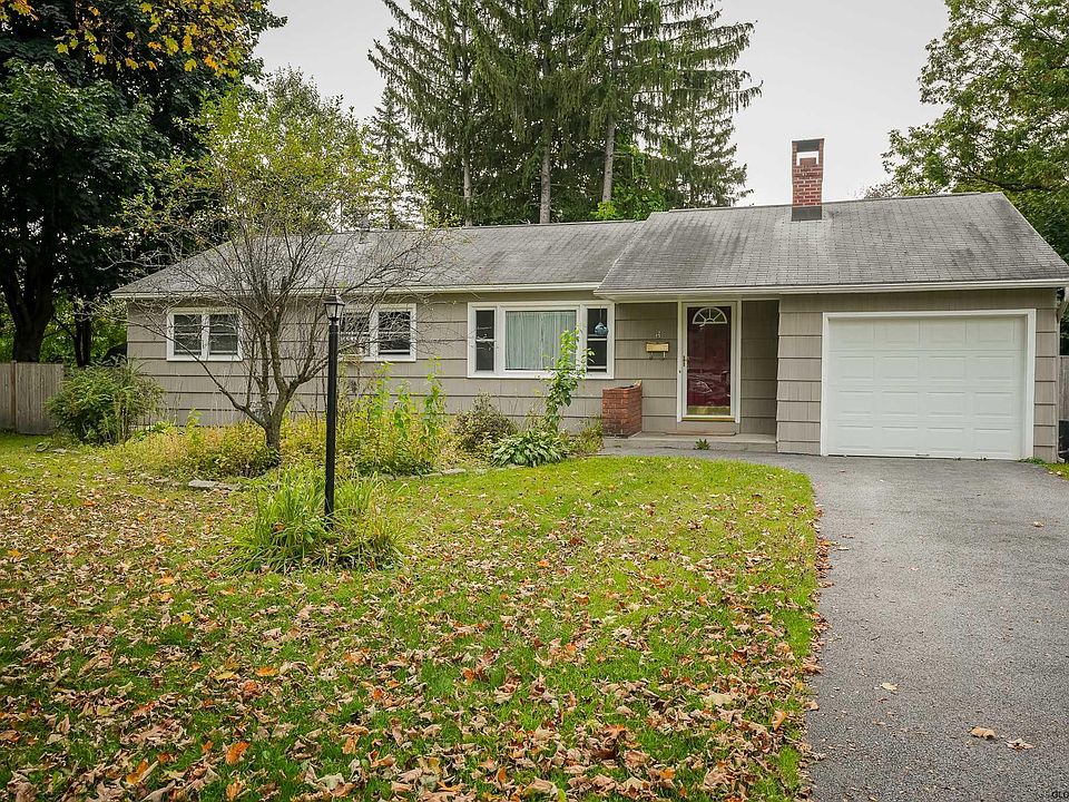 1st image of 6 Iroquois Dr