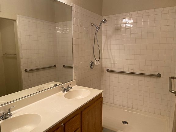 3rd image of 1501 Truett St Unit 104