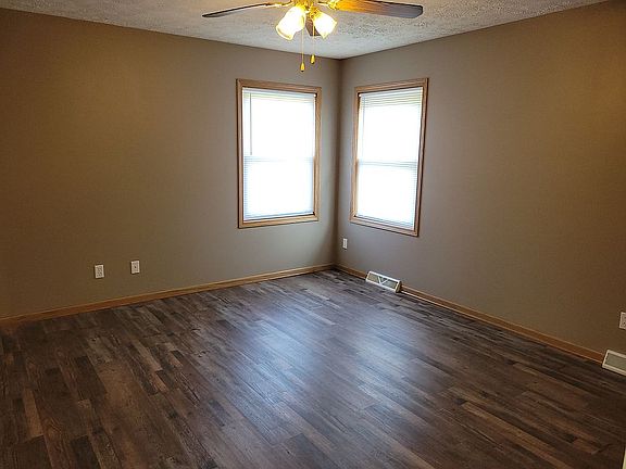 5th image of 601 Clover Ln