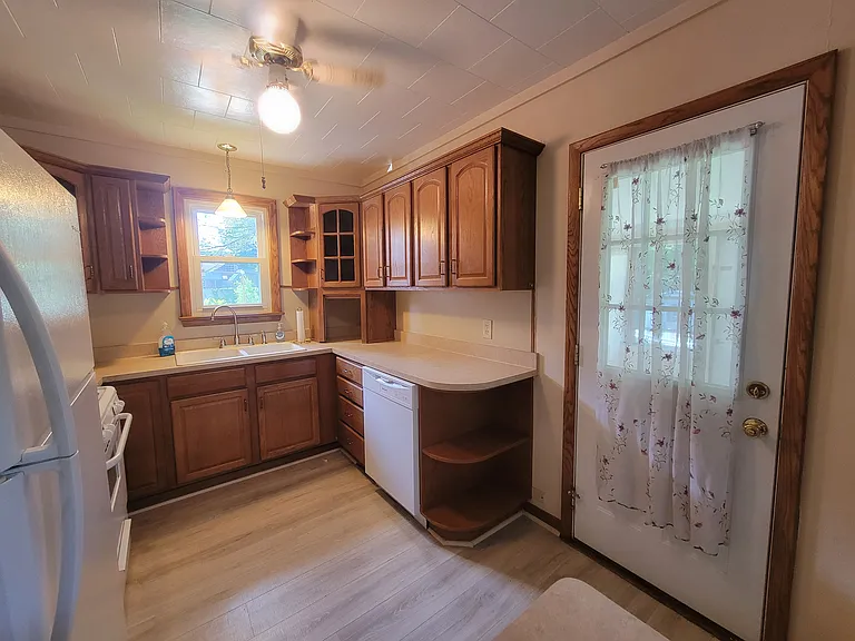 238 Forest Dr — Photo 4