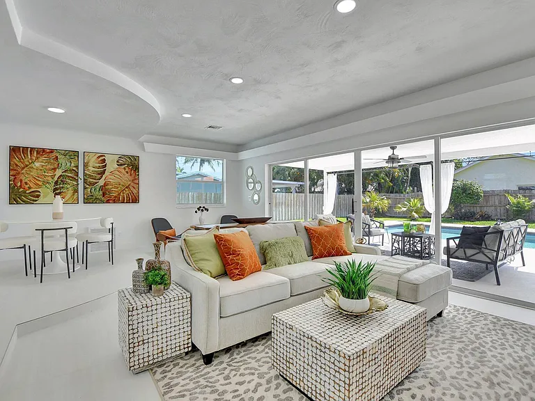 832 SW 10th Ave — Photo 11