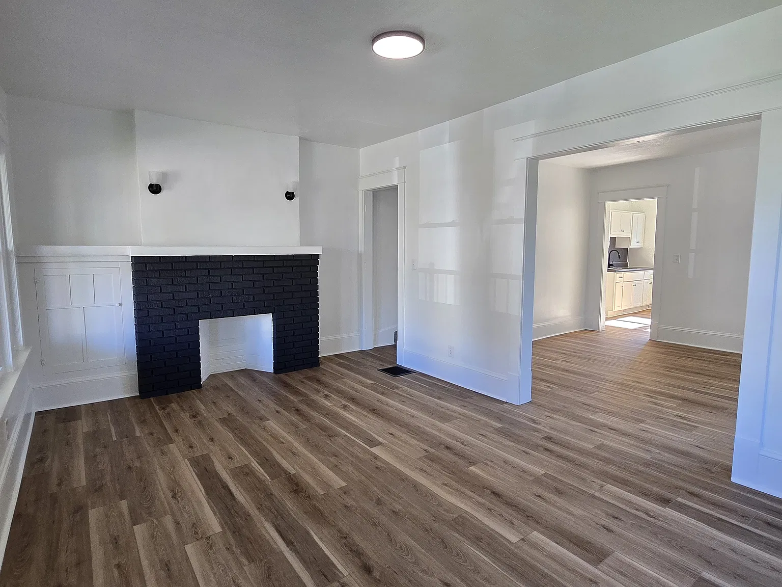 3 bed, $1,300 — Photo 2