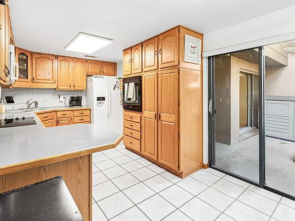 5th image of 452 Meadowood Blvd