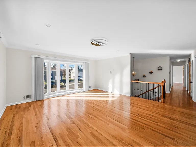 895 Patton St — Photo 36