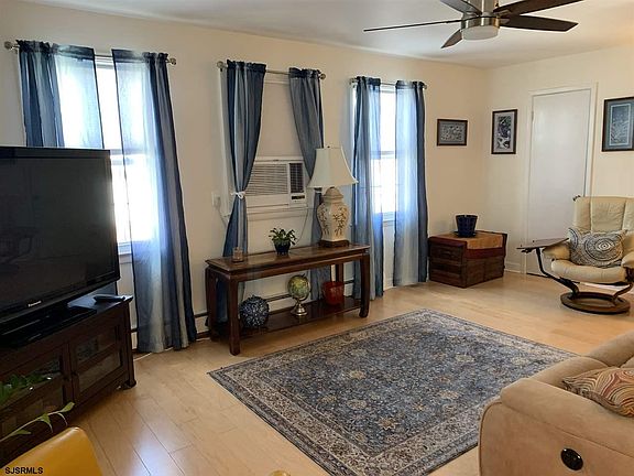 4th image of 4 E 35th St #4