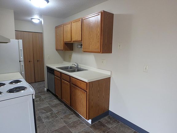 4th image of 2415 4th Ave N APT 17