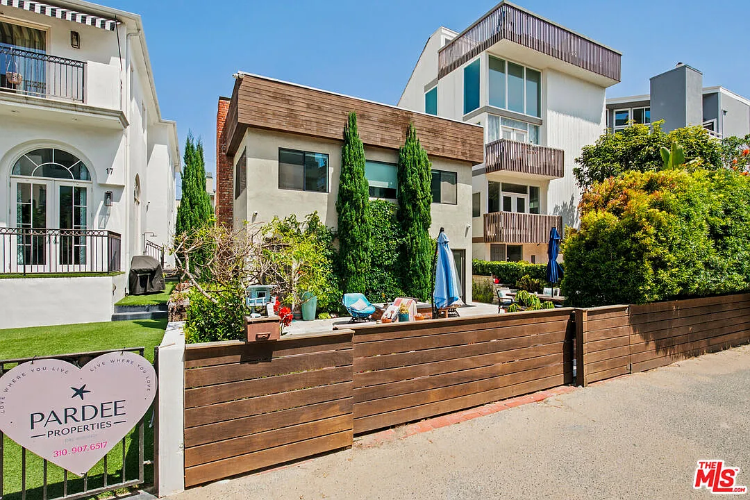 2 bed, 2.0 bath, $8,250 — Photo 1