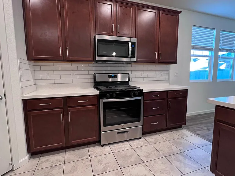 1400 Van Zee Dr — Photo 6