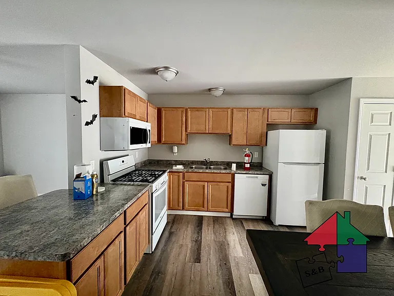 63 Southerberry Dr #102 — Photo 3