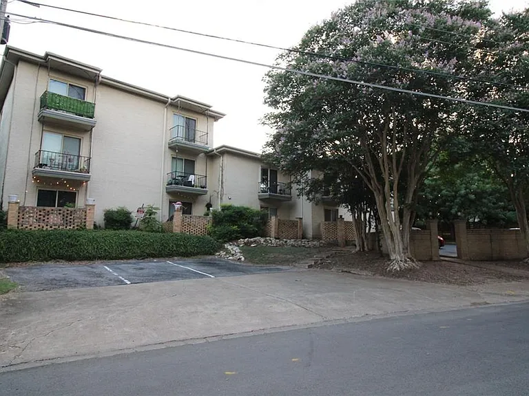 1202 Newning Ave #106 — Photo 24