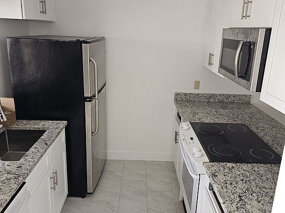 2nd image of 5560 Decatur St