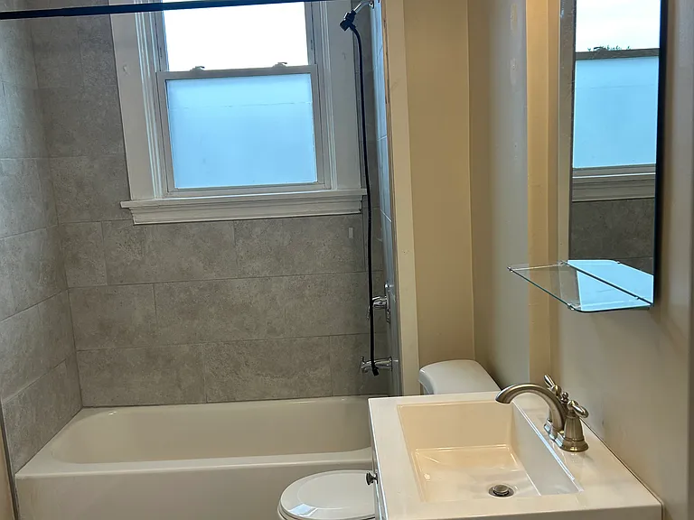 2033 Weyer Ave #2 — Photo 8