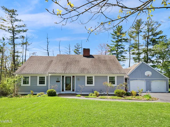 50 Mountain View Ter, Lee, MA 01238