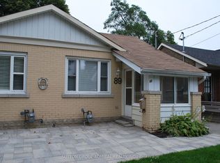 89 Rumsey Rd, Toronto, ON M4G1P1