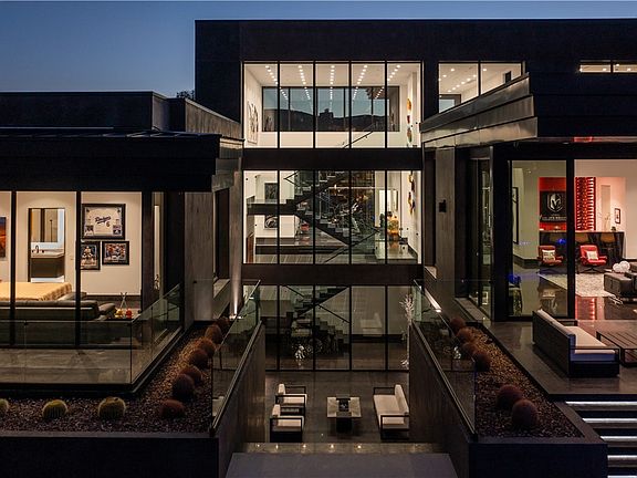 2nd image of 44 Hawk Ridge Dr