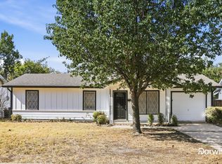 549 NW Lorna St, Burleson, TX 76028