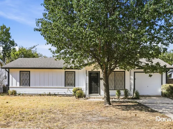 549 NW Lorna St, Burleson, TX 76028