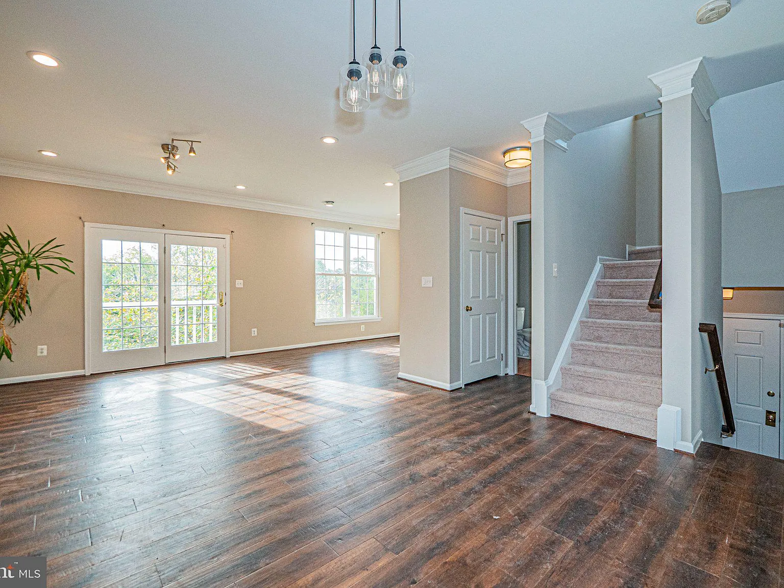 3 bed, 3.5 bath, 2444 sqft, $3,400 — Photo 3