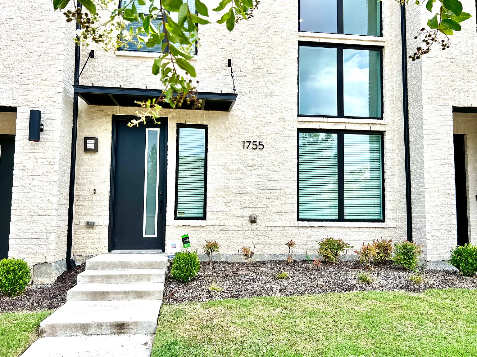 2 bed, 2.5 bath, 1672 sqft, $2,500 — Photo 1