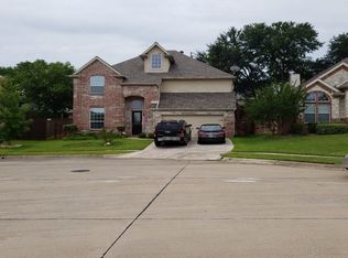318 Park Crest Ave, Euless, TX 76039