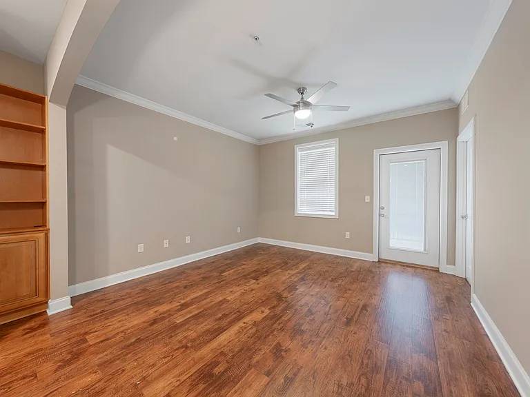 Mount Victor Olde Towne Luxury Apartments — Photo 72