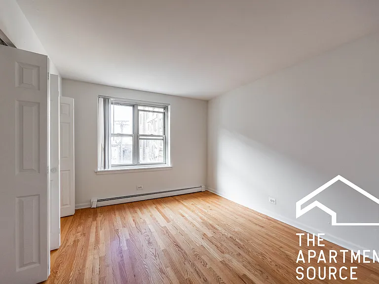 3706 N Pine Grove Ave #3 — Photo 9