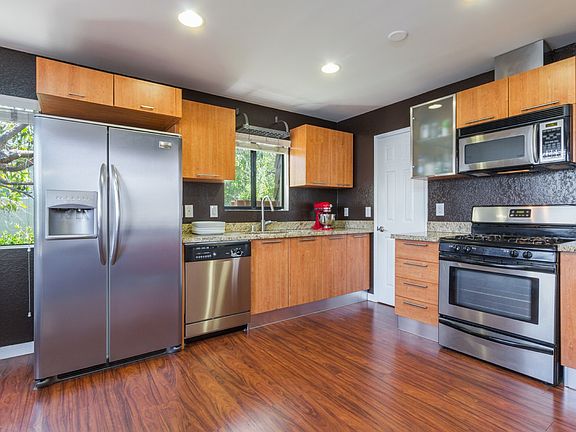 3rd image of 3914 Girard Ave