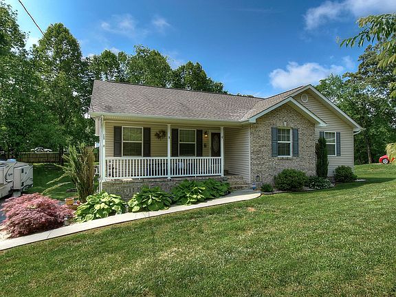 3rd image of 118 Sturbridge Ln