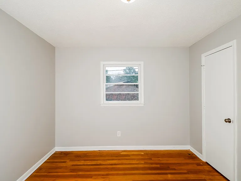 524439_025_main_bedroom_13458591.jpg