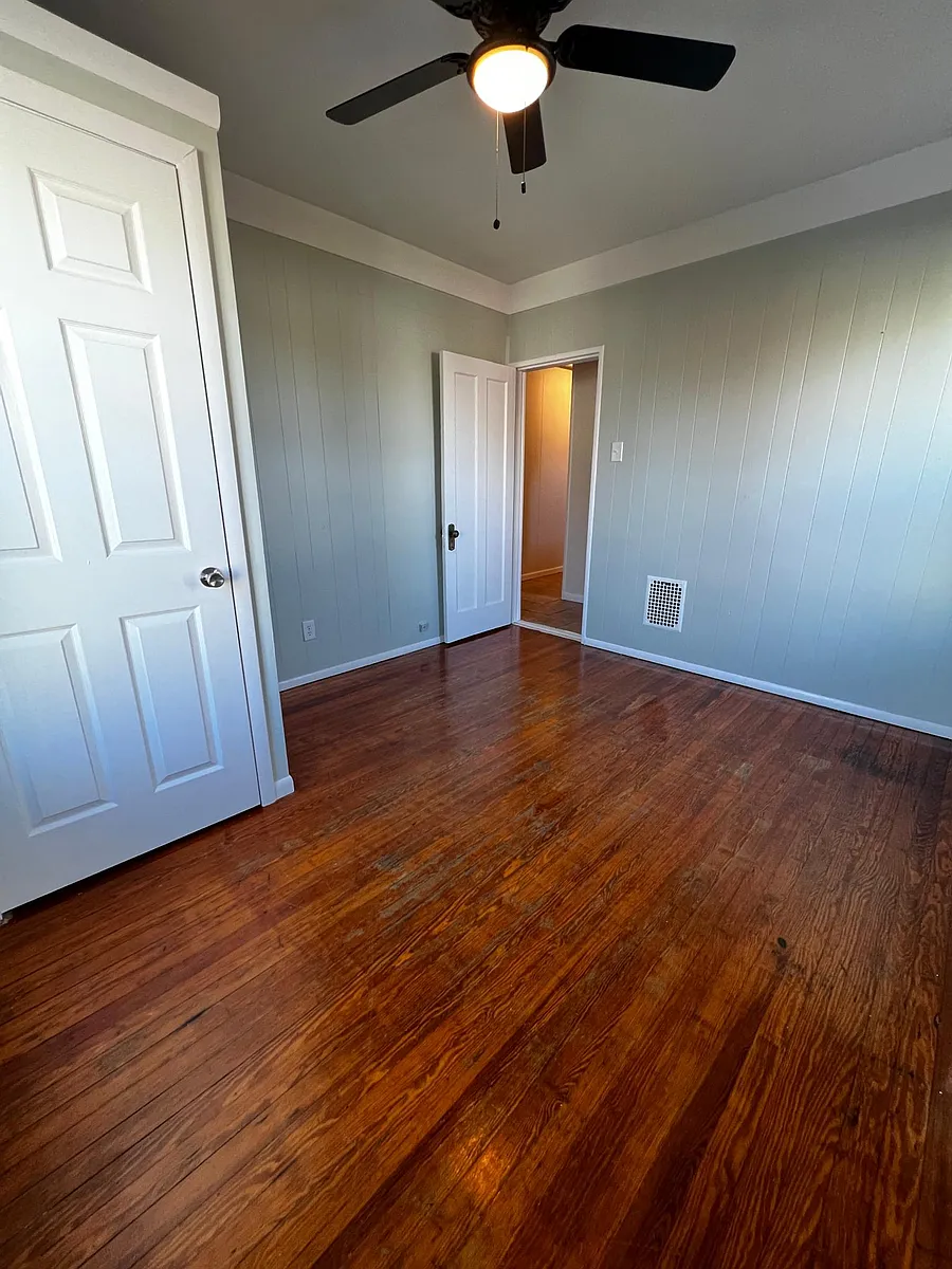 Building Photo - 4414 Ivanhoe Ave #3