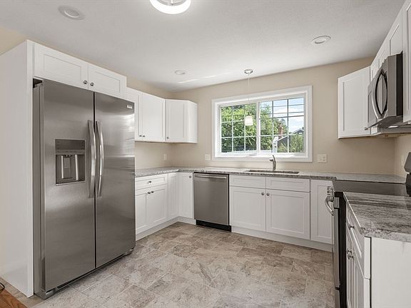 3rd image of 63 Hope St