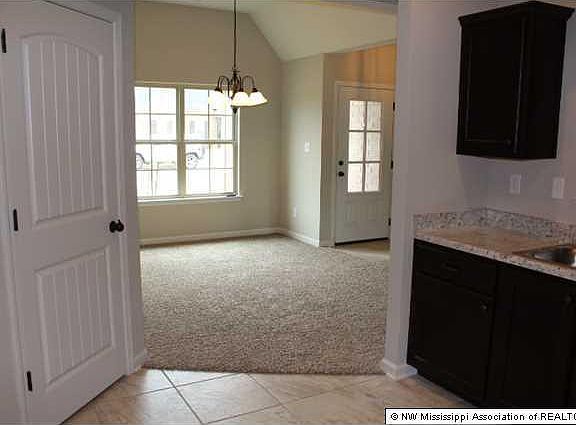 4th image of 1206 Chestnut Dr