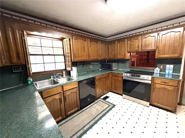 1909 Highpoint Dr, Opelika, AL 36801