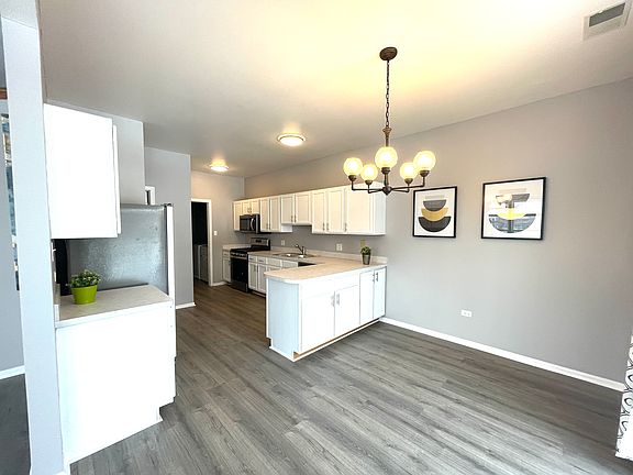 5th image of 13841 S Cambridge Cir #13841